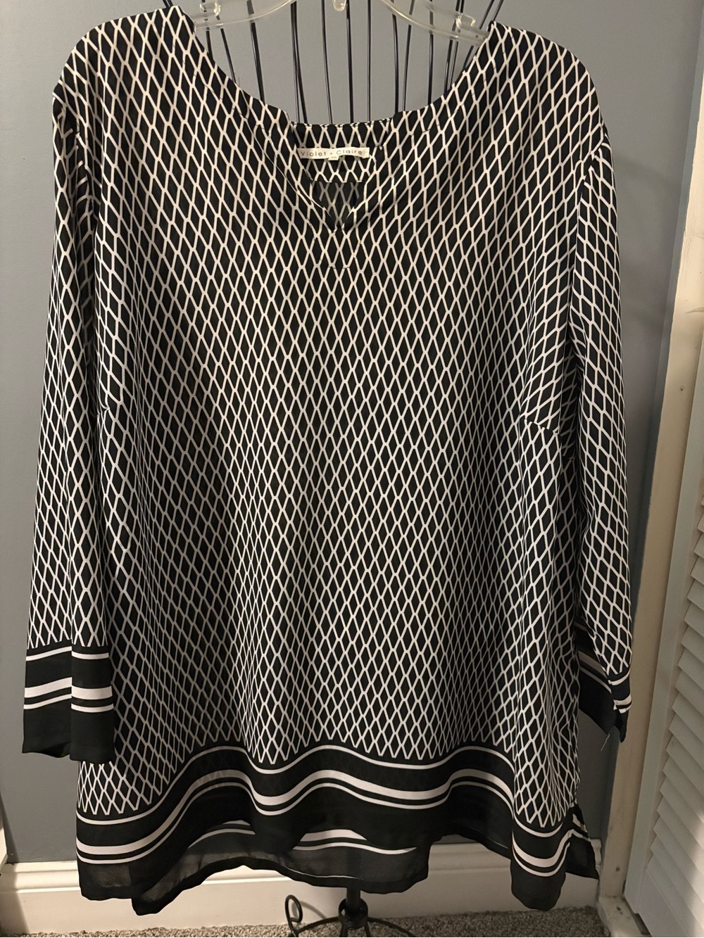 Violet & Claire Black and White Geometric Blouse